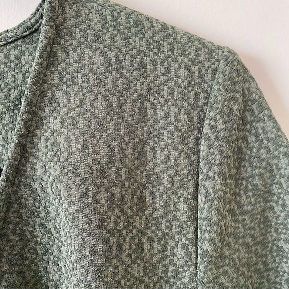 Lush-wrap Texture Print Short Sleeve Top - Picture 7 of 9